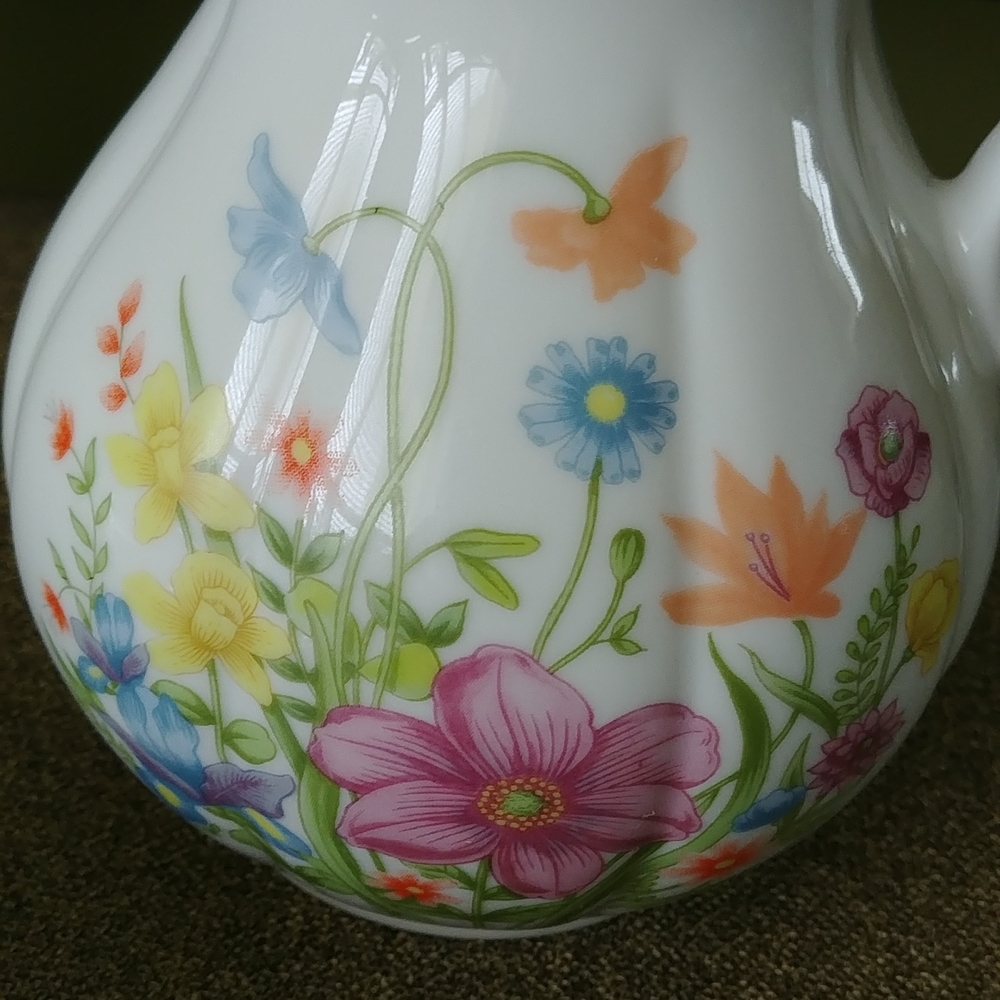 Ceramic Pitcher with plate Made in Japan - Picture 5 of 9